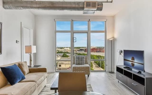 Sunset Boulevard Apartments - photo 5