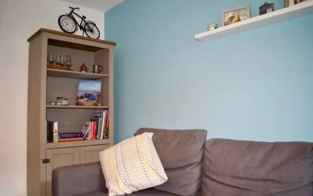 Modern And Bright Family Home - photo 4
