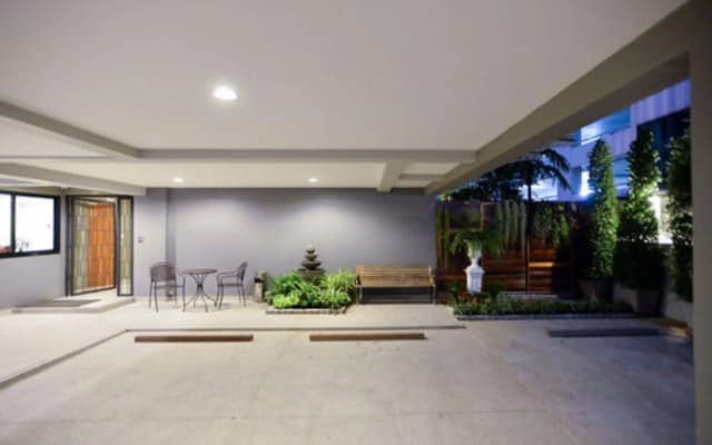 The Pad Silom Serviced Apartment - photo 2
