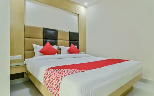 Vaccinated Staff- OYO 28237 Hotel Bramhaputra - photo 4