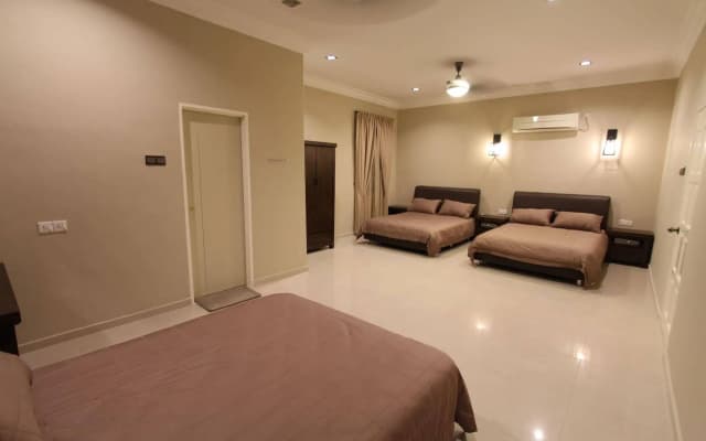 Ian's De Splendid Home - photo 4