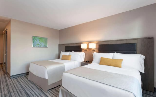 Wyndham Garden Laguardia South - photo 2