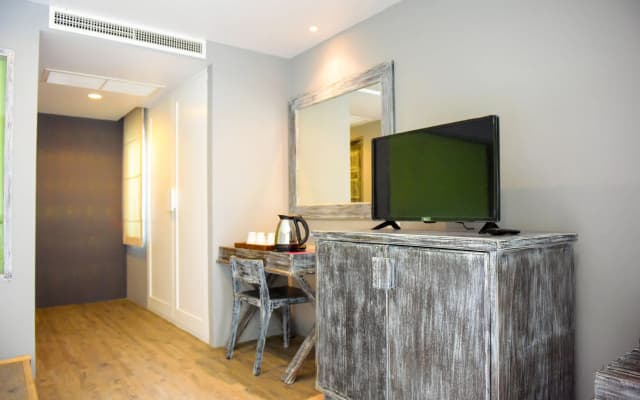 City Dance Hotel - photo 4