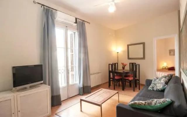 Gaudi Apartment 1 - photo 3