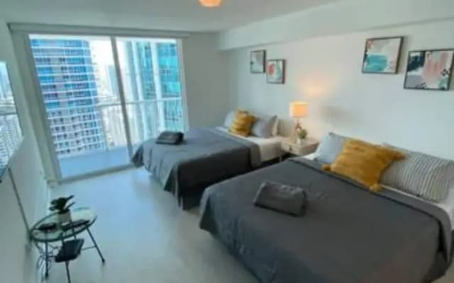 39th Floor Condo 1 1 W Pool Gym -free Parking - photo 3