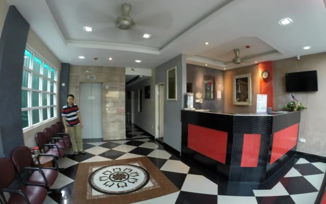 Adamson Park Hotel - photo 2