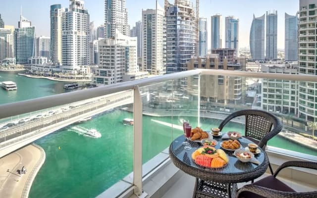 Luxury Staycation - Continental Tower - photo 5