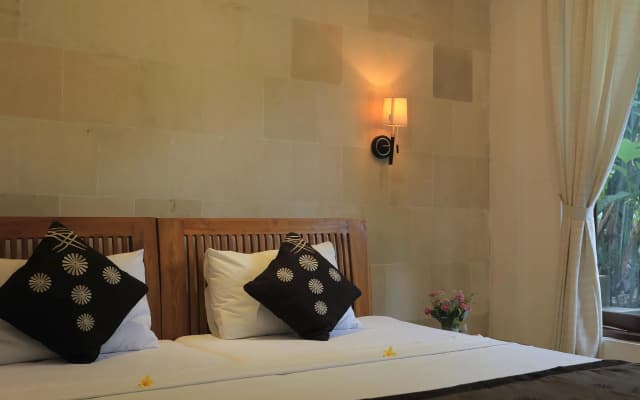 Suastika Bed and Breakfast - photo 2