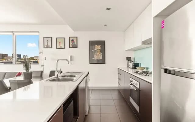 Spacious 2-bed With Two Balconies With City Views - photo 4