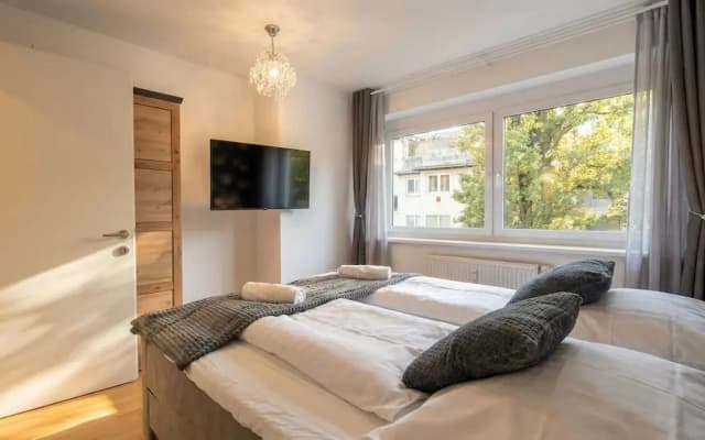 Central Vienna Modern 1BR Apt Balcony - photo 5