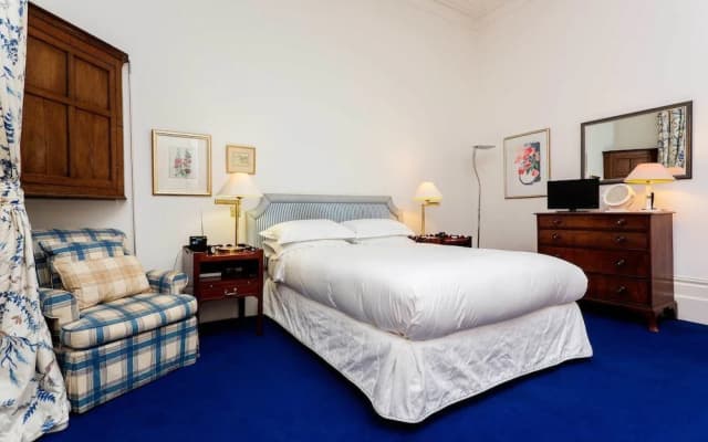 Queen's Gardens Flat - photo 3