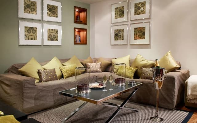 Palace View - Two Bedroom Apartment - photo 2