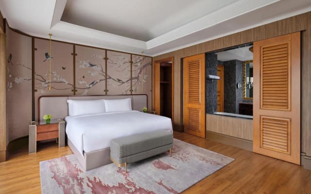 The Ritz-Carlton Jakarta, Mega Kuningan - photo 3