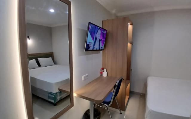 Ethan Hotel - photo 2