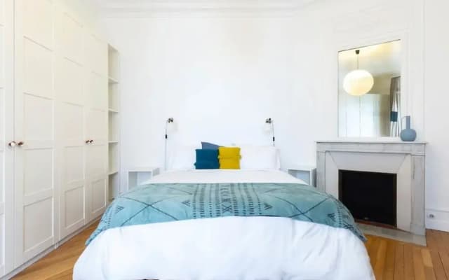 Chic Grenelle 3 Bedroom Apartment in Paris - photo 3