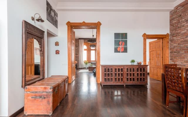 Supercentral Spacious Apartment - photo 3