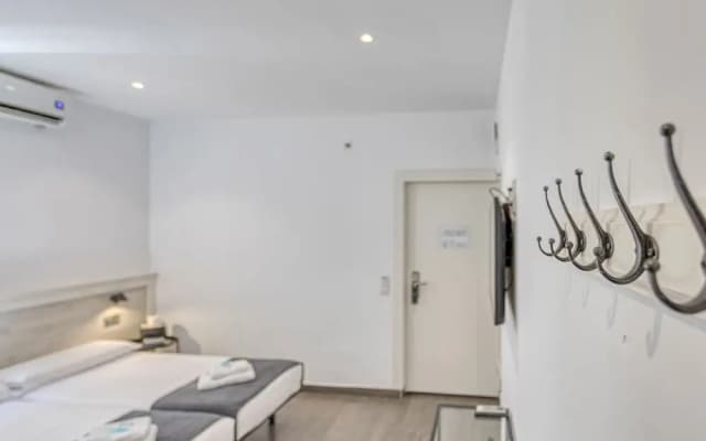 Hostal Bedmates - photo 5