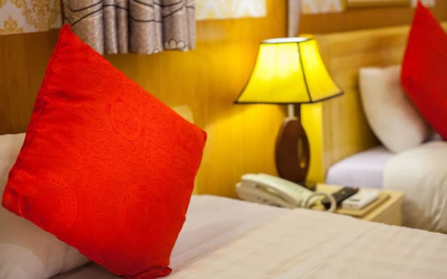 Camel City Hotel - photo 2
