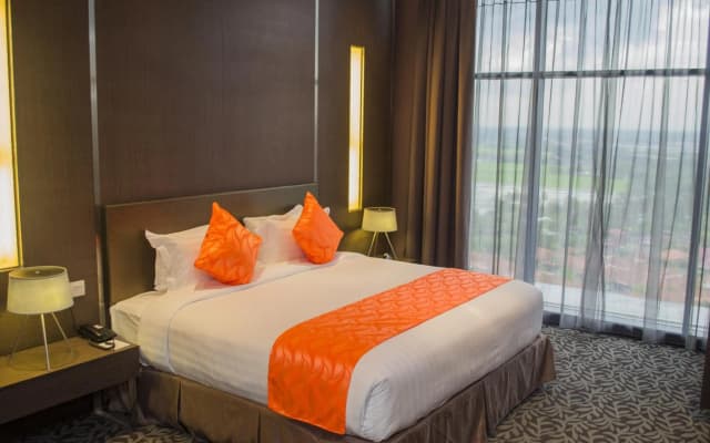 Grand Alora Hotel - photo 3