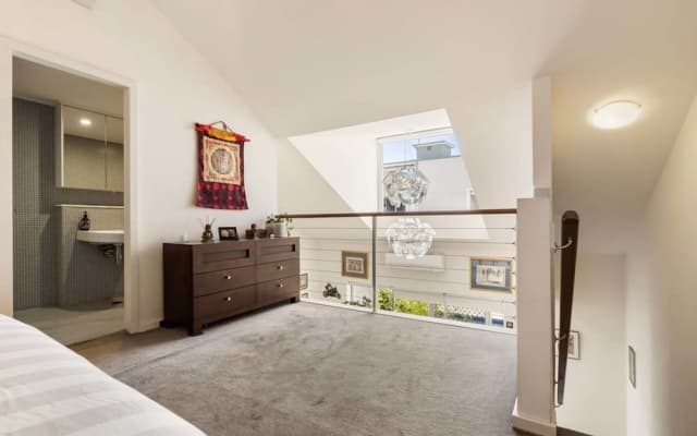 Poolside Apartment Opposite Redfern Park - photo 4