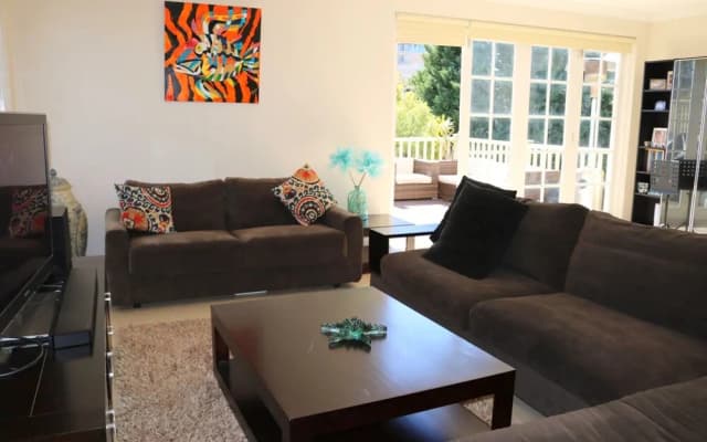 Spacious 4 Bedroom Seaside Gem - photo 2