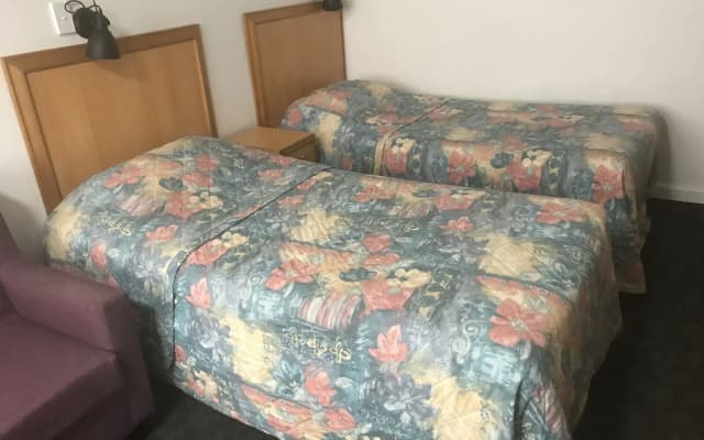 Edgecliff Lodge Motel - photo 4