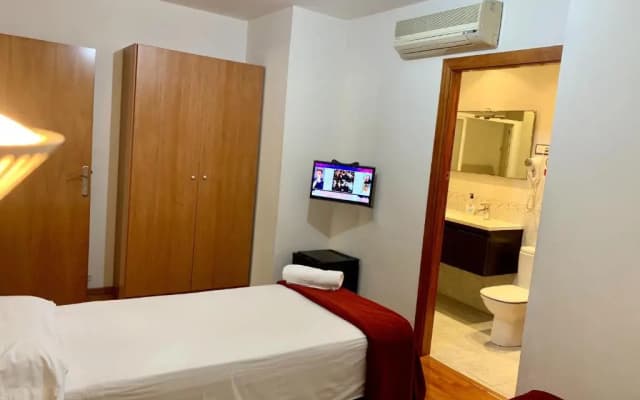 Hostal Madrazo - photo 4