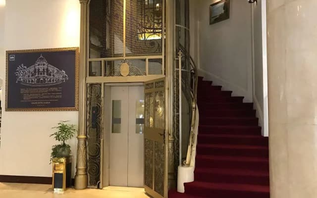 Hotel Grand Saigon - photo 2