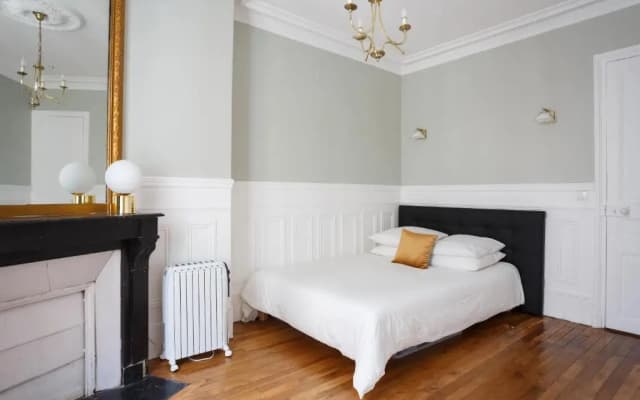 Bright and Newly Renovated 2 Bedroom Apartment, Hip & Central Paris, Montmartre-Opera - photo 5