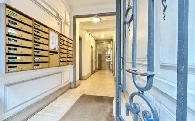Splendid Eiffel Tower apartment with lift access - photo 2