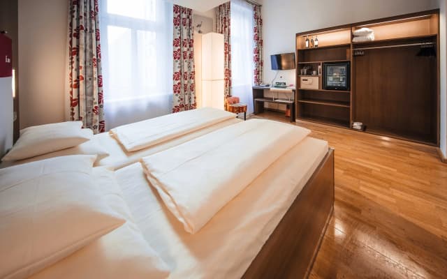 Hotel Rathaus Wein & Design - photo 2