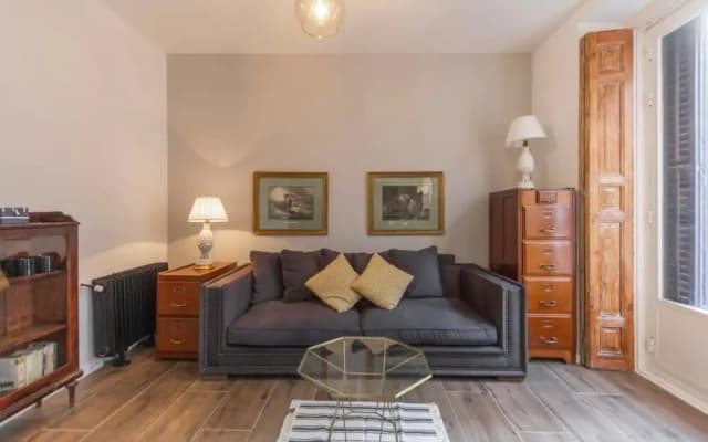 Bright & Compact One Bed Apartment in Malasaña - photo 2