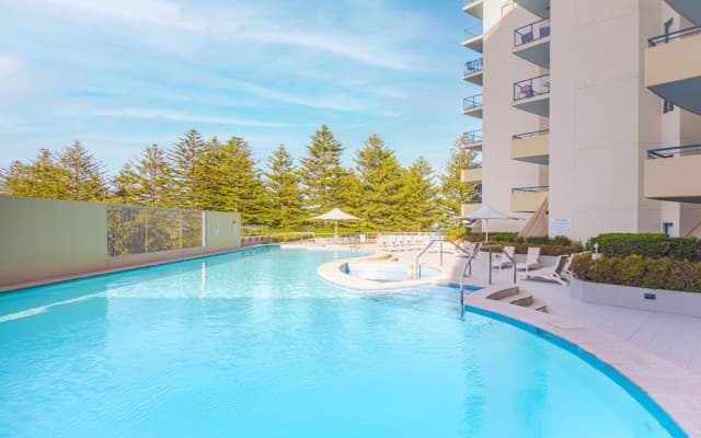 Beachside Studio With Pool and Gym Access - photo 3