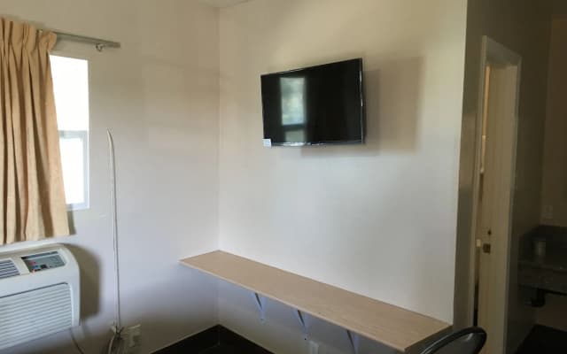 Eastsider Motel - photo 4