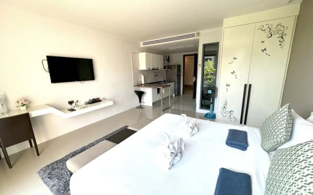 Apartment at Emerald Terrace by Lofty - photo 5