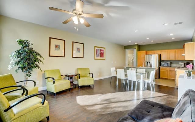 Luxurious 3BR 10min to Las Vegas Strip - photo 2