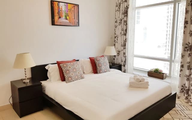 Luton Vacation Home Burj Views - photo 5