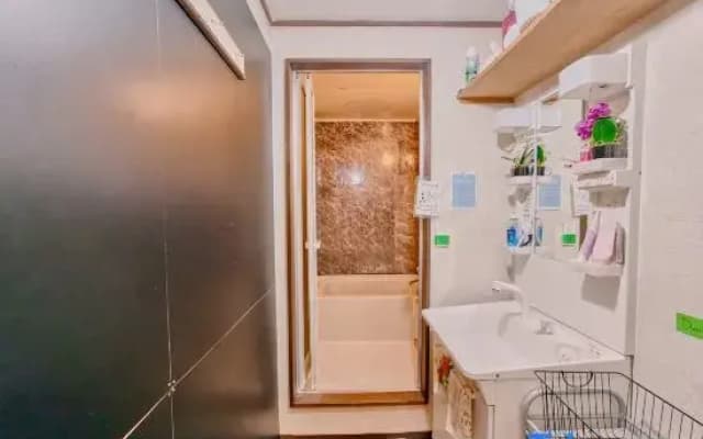 Private single room 2F with shared bath and toilet - photo 4