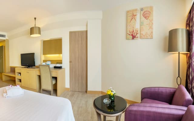 Jomtien Palm Beach Hotel And Resort - photo 4