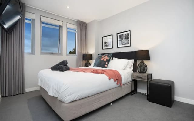 Essendon Sub-Penthouse on Napier - photo 3