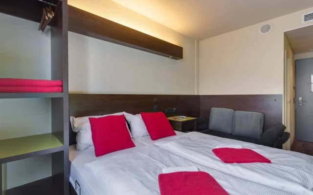 MEININGER Hotel Berlin Hauptbahnhof - photo 5