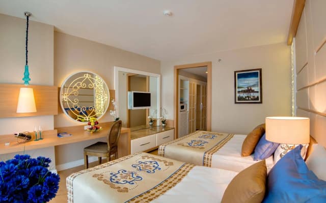 Quattro Beach Spa & Resort Hotel - photo 4