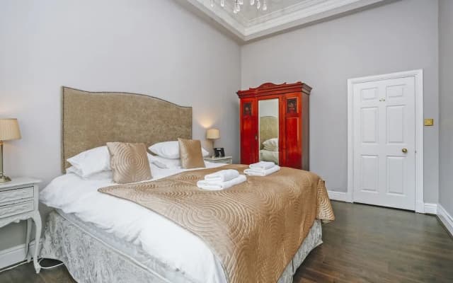 Gorgeous Royal Mile Mansion Apartment - photo 4