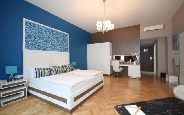 Honest Budapest by Chic & Basic - photo 2