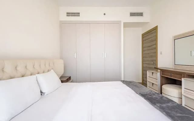 Superhost  Stylish 1BR in Bloom Tower - photo 3