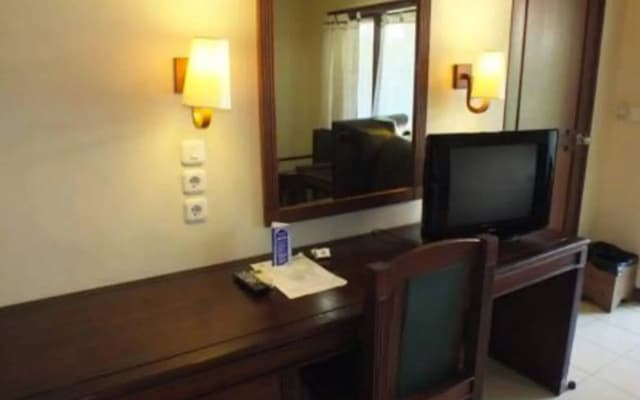 Besakih Beach Hotel - photo 2