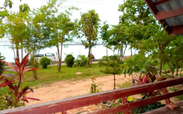 Bangrak Bungalow - photo 3