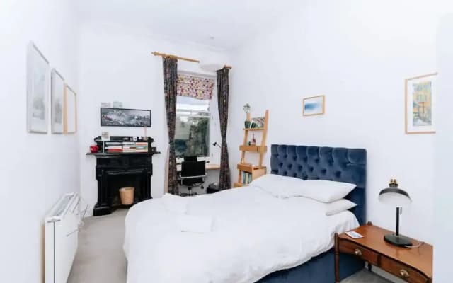Spacious 3 Bedroom Flat in Edinburgh - photo 2