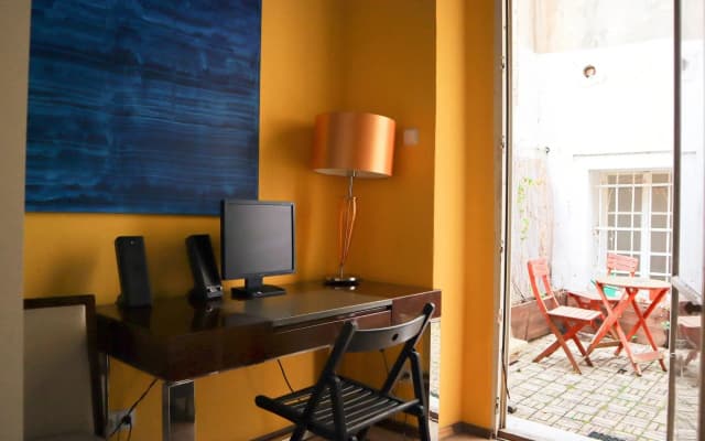 Charles Bridge Economic Hostel - photo 4