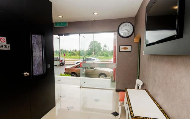 OYO 624 Aero Hotel - photo 4